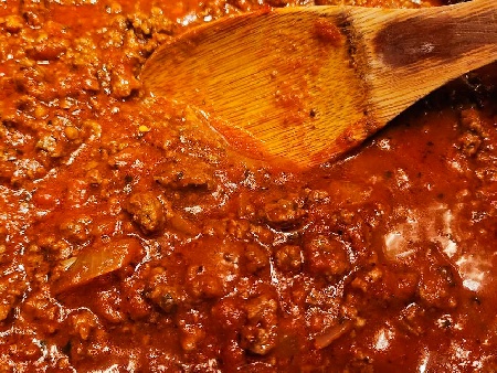 Доматен сос с кайма за паста / спагети - снимка на рецептата